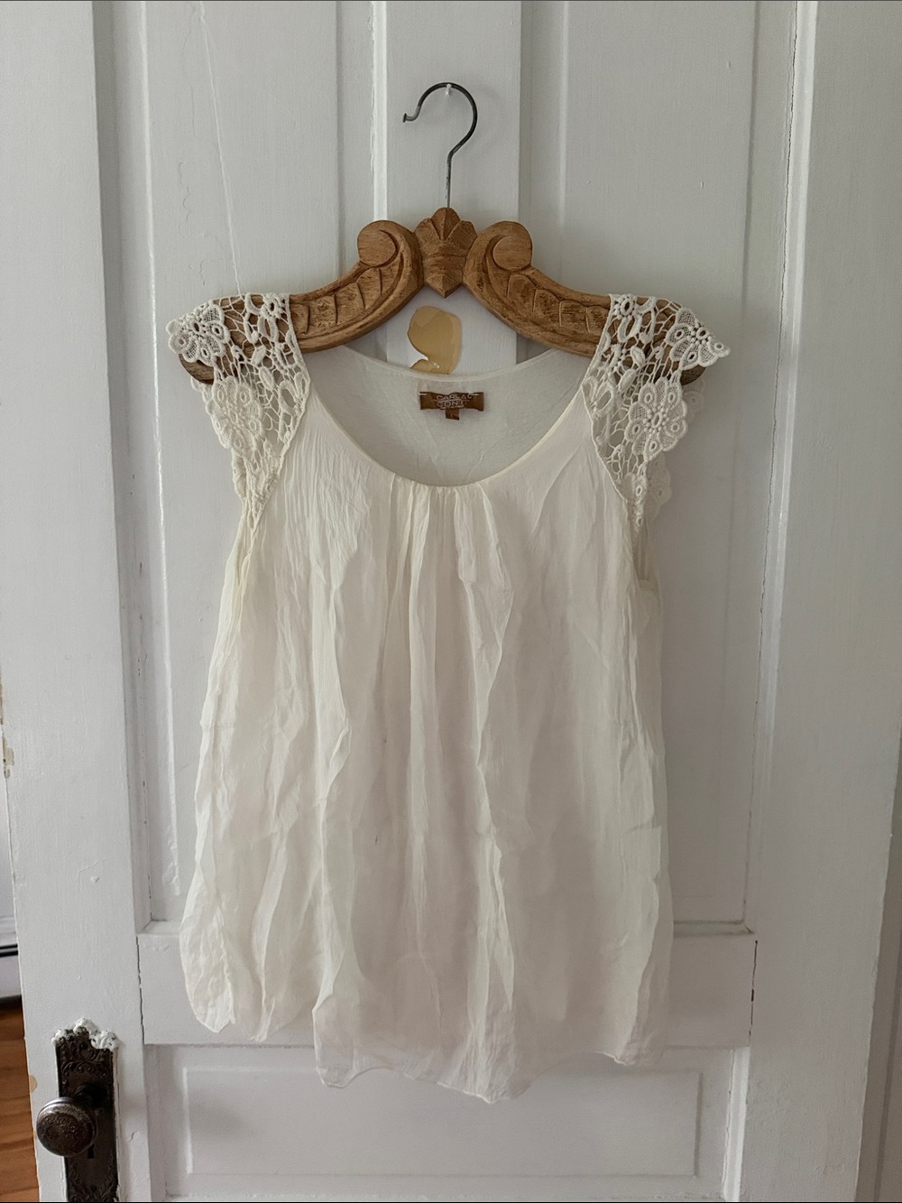 Carla Conti Ivory Lace-Shoulder Sleeveless Camisole